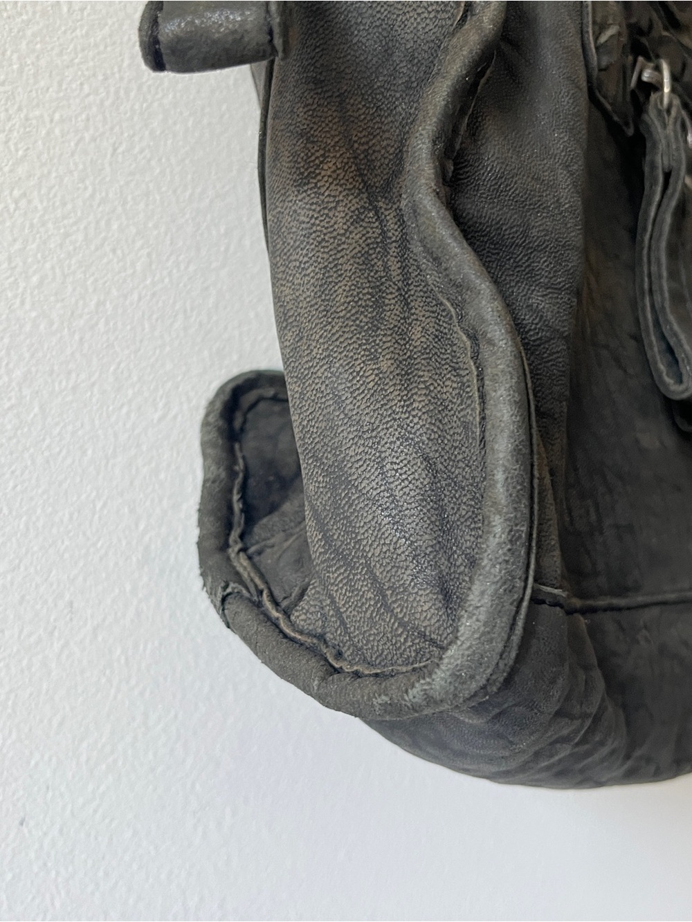 Liebeskind Berlin Black Leather Shoulder Bag - Picture 10 of 12